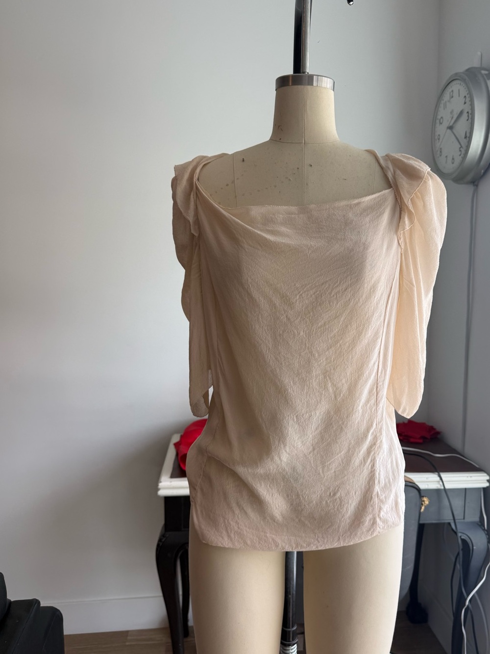 ARITIZIA WILFRED 100% silk blouse
